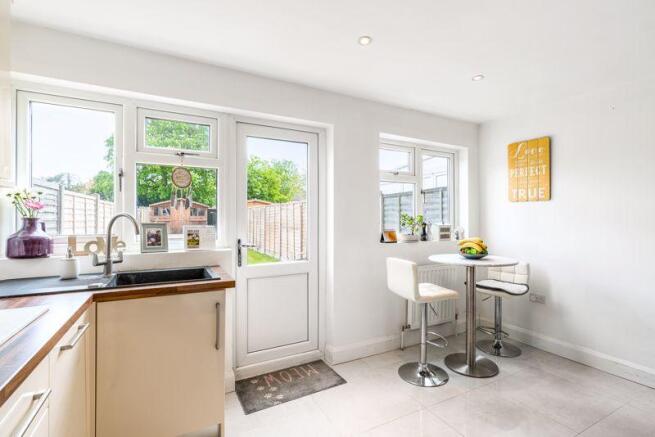 Kitchen / Brea...