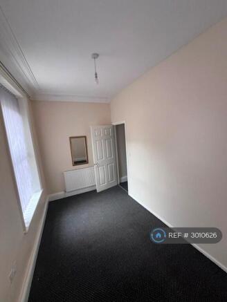 4 bed Flat to rent Image 7