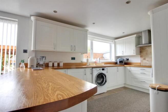 2 bed Semi-Detached Bungalow for sale Image 4