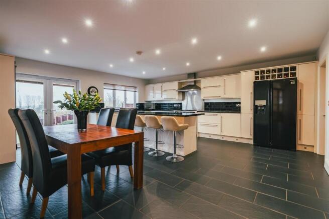 3 bed Detached for sale Image 8