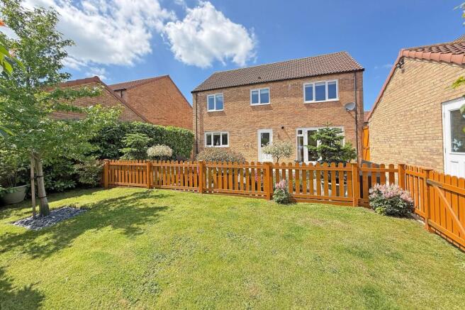 4 bed Detached to rent Image 4
