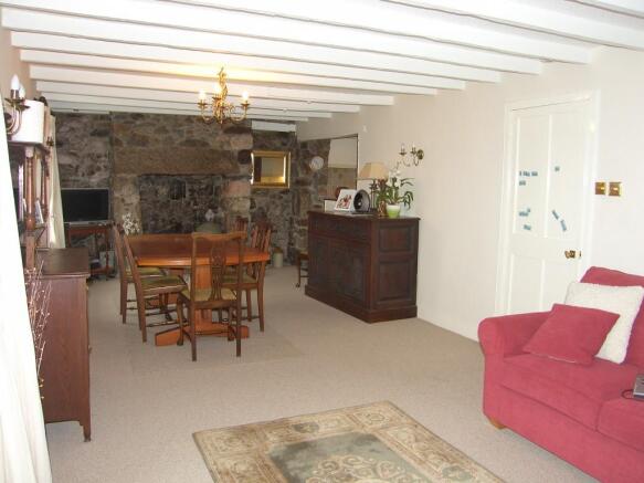 Lounge/Dining