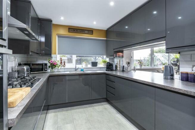 KITCHEN :