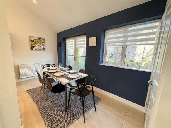 3 bed Town House for sale Image 9