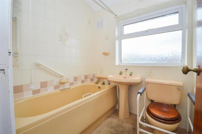 3 bed Semi-Detached for sale Image 8