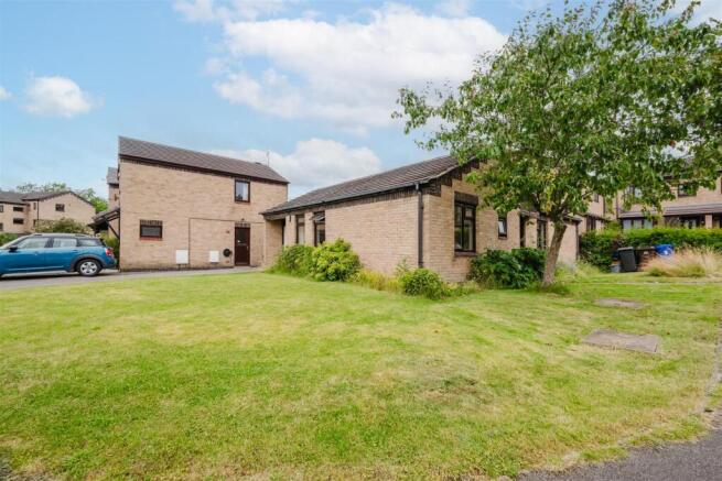 2 bed Detached Bungalow for sale Image 4