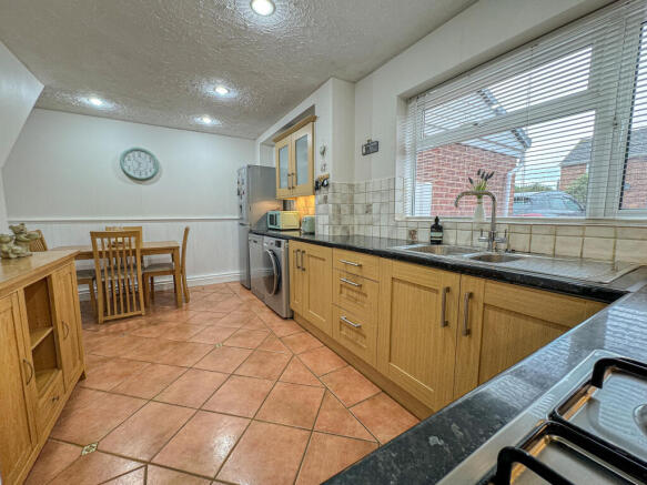 9 Haston Close - Kitchen dining (3)