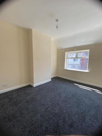 2 bed Terraced to rent Image 4