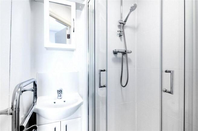 1 bed Apartment to rent Image 9