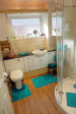 LUXURY HALF TILED SH