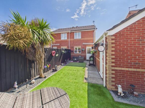 2 bed Semi-Detached for sale Image 8