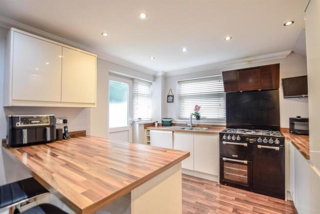 Kitchen/Dining Area