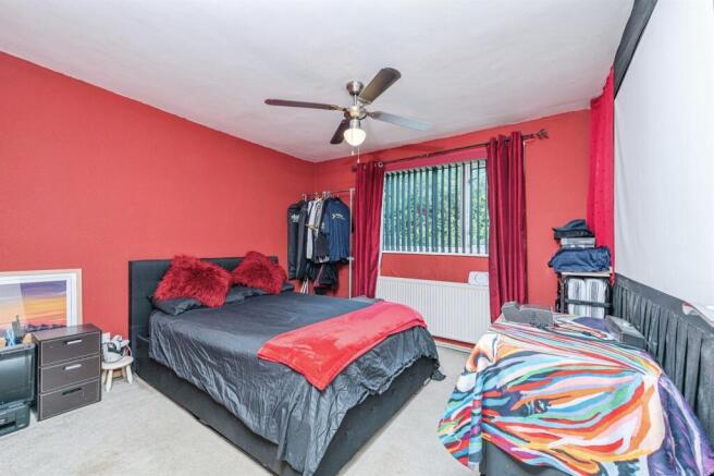 3 bed Ground Flat for sale Image 9