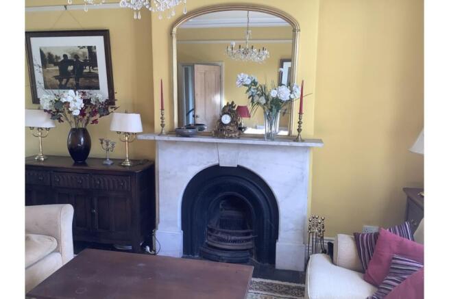 4 bed Detached for sale Image 7