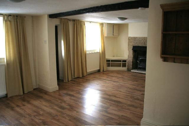 Lounge/Dining Area