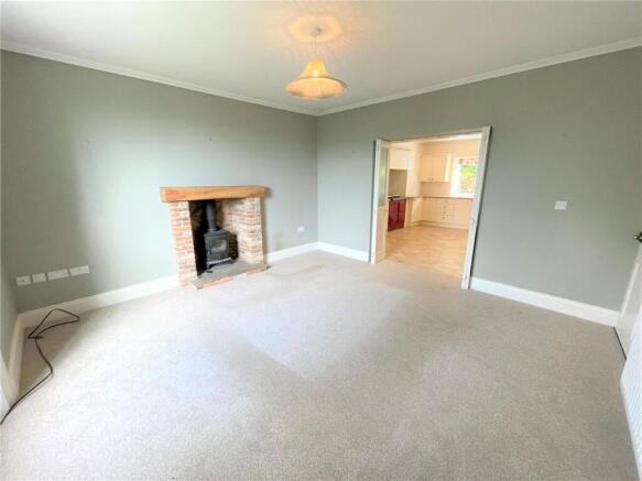 4 bed Detached to rent Image 4