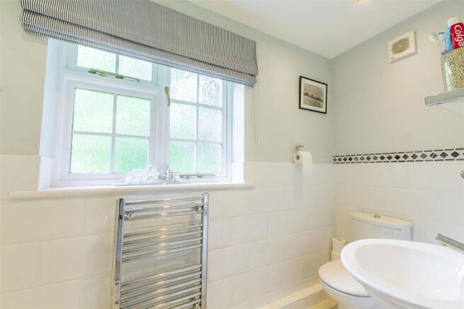 En-Suite 2 (3)-HDR copy.jpg
