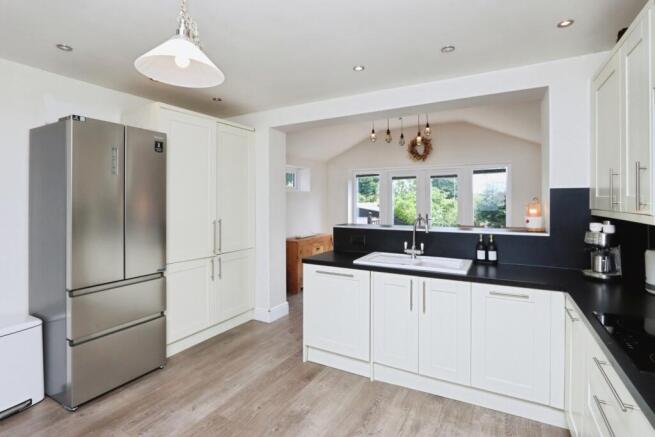 2 bed Semi-Detached for sale Image 5