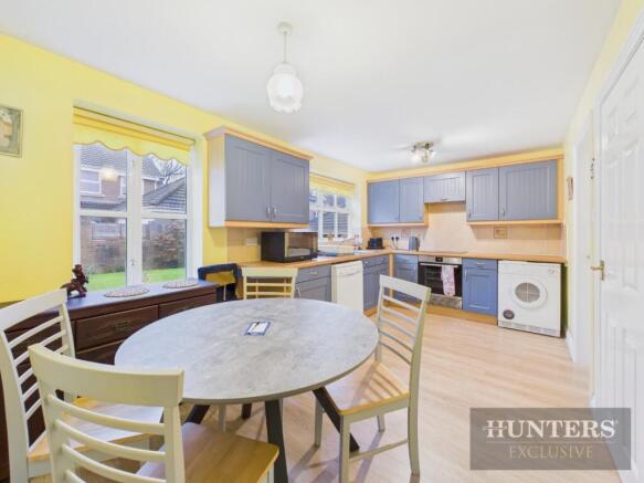 4 bed Detached for sale Image 7