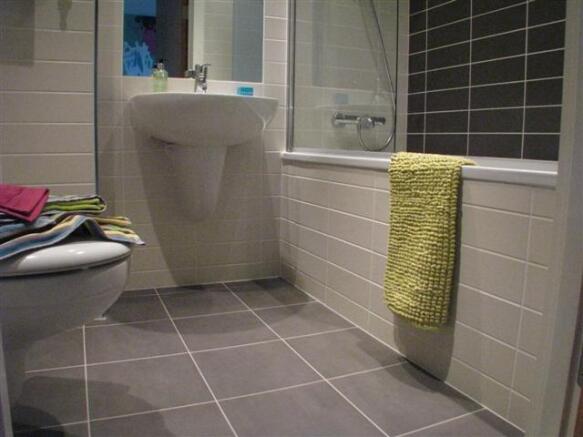 Bathroom (Small)(1).JPG