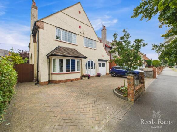 4 bed Detached for sale Image 12