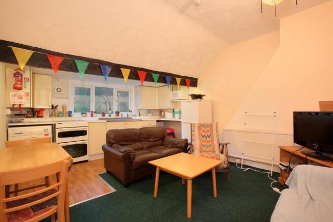 Flat 3, 120 Harcourt Rd, living room.jpg