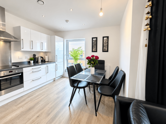 2 bed flat to rent Chambray House, London SM6 7FL
