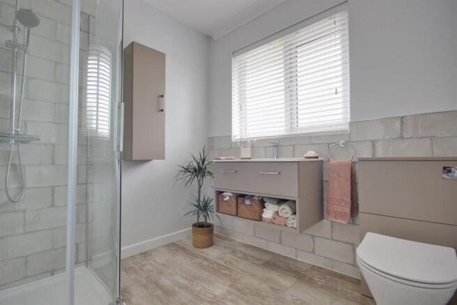 4 bed Detached for sale Image 7