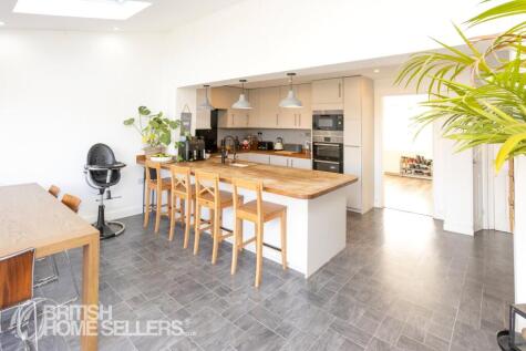 Earlstone Crescent, Bristol, Gloucestershire, BS30