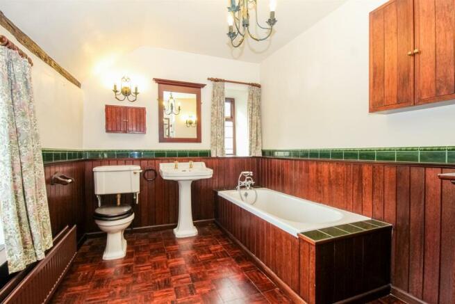 BATHROOM/W.C.