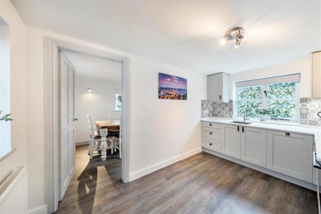 MODERN KITCHEN