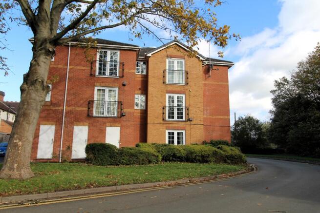 2 bed flat to rent Wyggeston Street, Burton upon