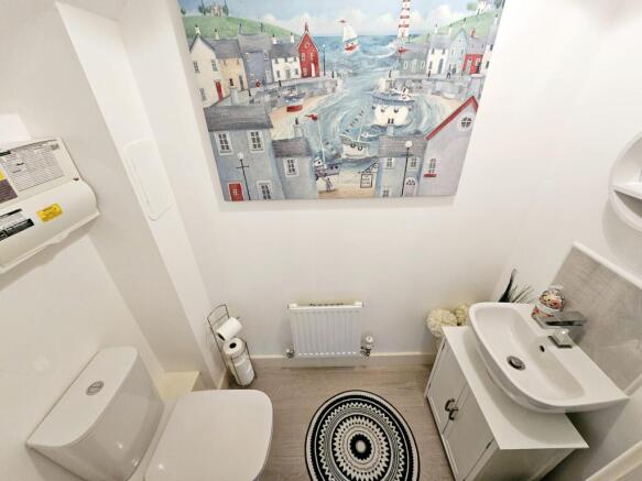 3 bed Semi-Detached for sale Image 8