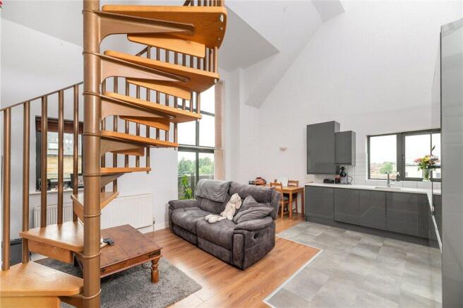 2 bed Apartment for sale Image 5