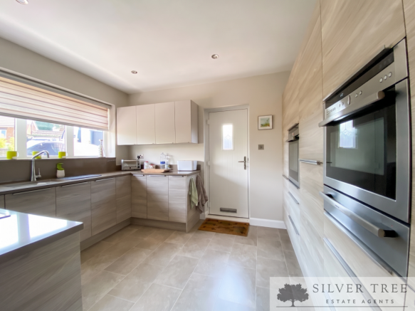 2 bed Semi-Detached Bungalow for sale Image 6
