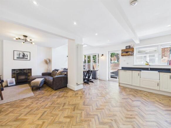 Spacious Open Plan Living Kitchen