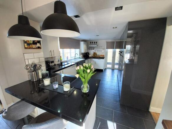 Kitchen/Breakfast...