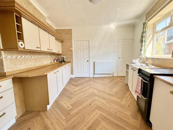 2 bed End of Terrace to rent Image 4