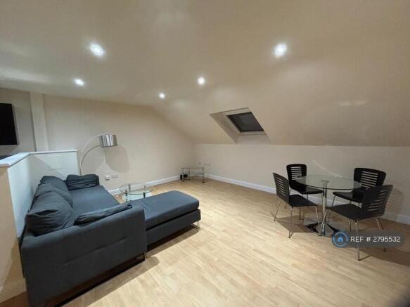 Lounge / Dining Area