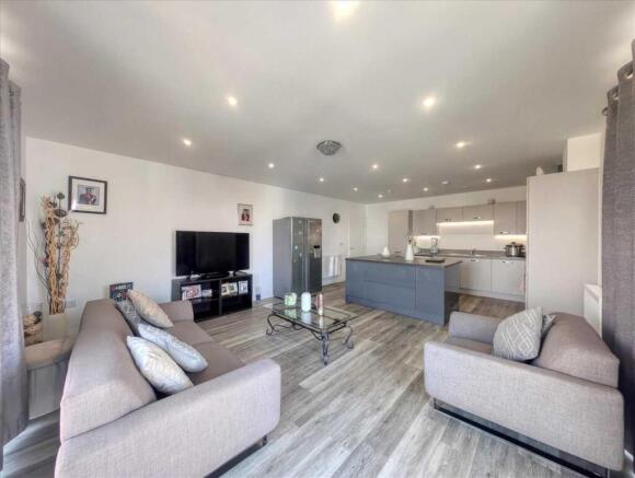Kitchen / Lounge /