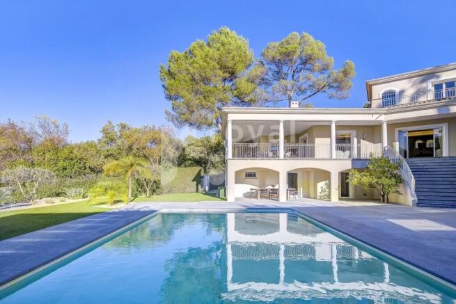 Private pool surrounded by garden in high-end Roya