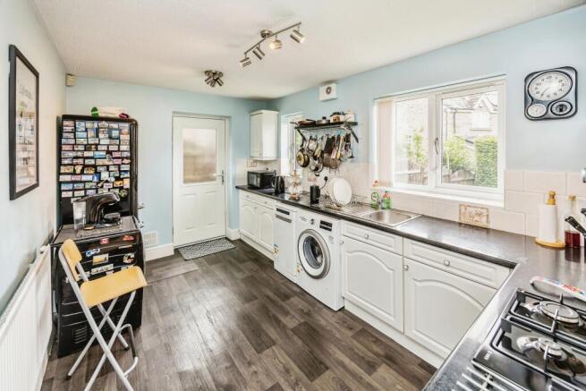 4 bed Detached for sale Image 4