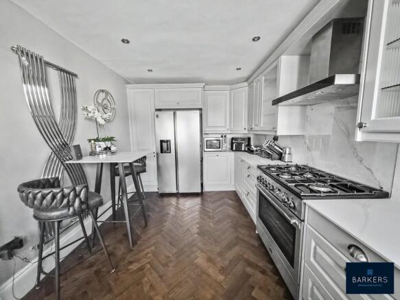 3 bed Town House for sale Image 5
