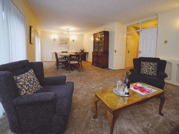 LOUNGE/DINING ...