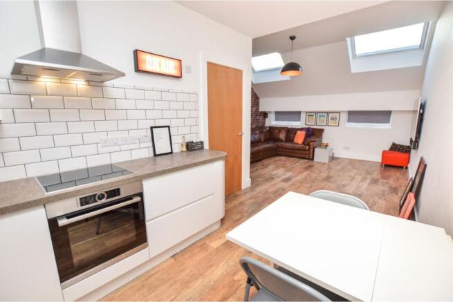 Lounge/Dining Room