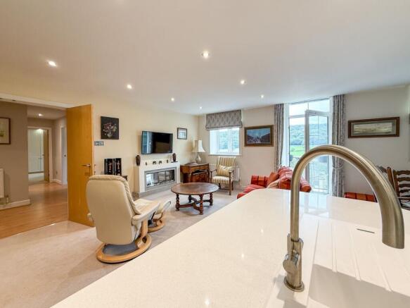 2 bed Apartment for sale Image 8