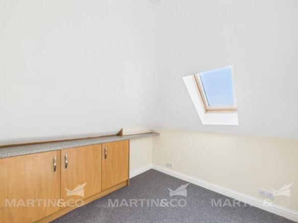 2 bed Flat to rent Image 11