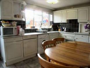 Kitchen/breakfast room 13'4 x 12' max