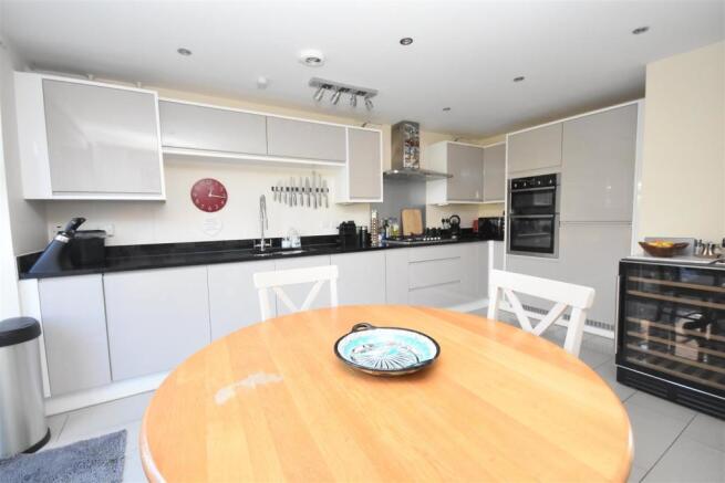 kitchen 2.jpg