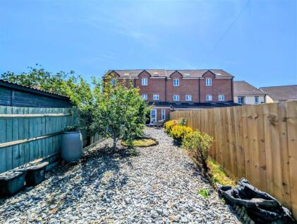 Par Four Lane, Lydney
